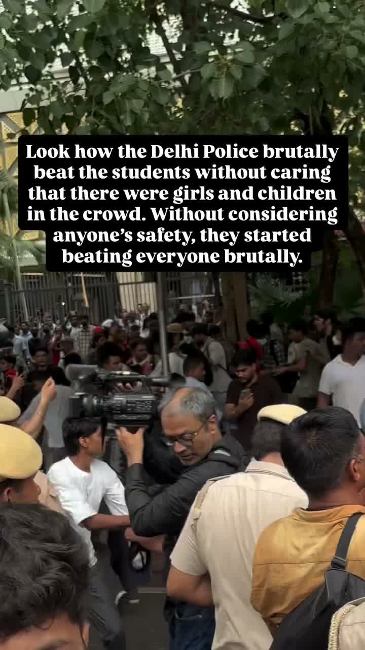 Caption alleges Delhi Police beat students indiscriminately
